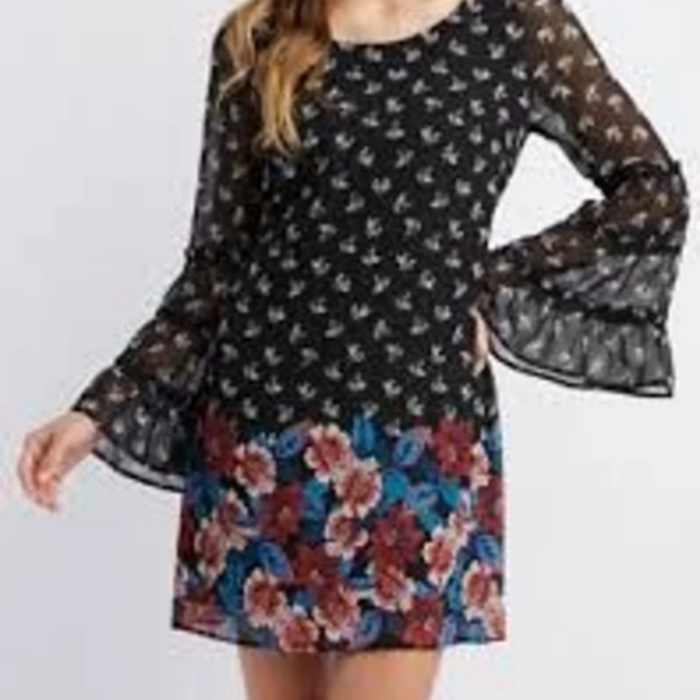 Charlotte Russe Women Floral Bell Sleeve Tunic